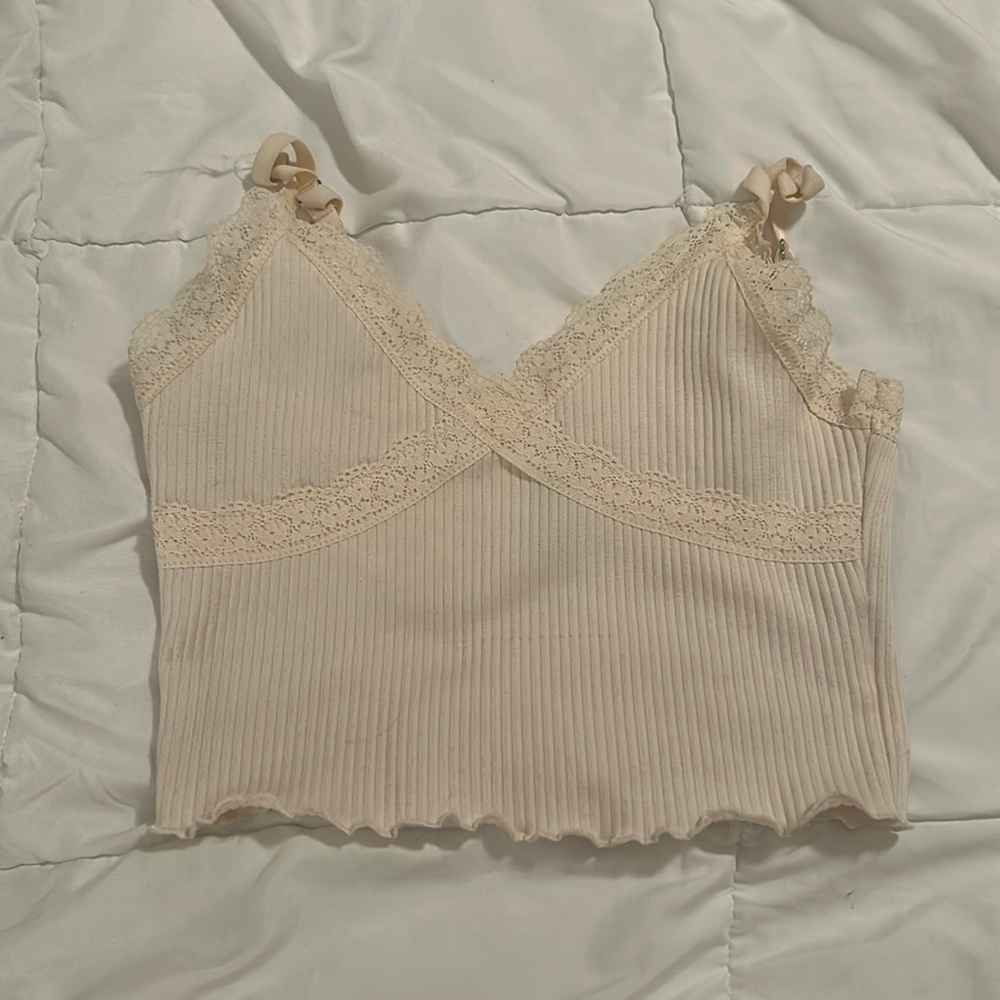 H&M Off white cropped tank with lace detailing